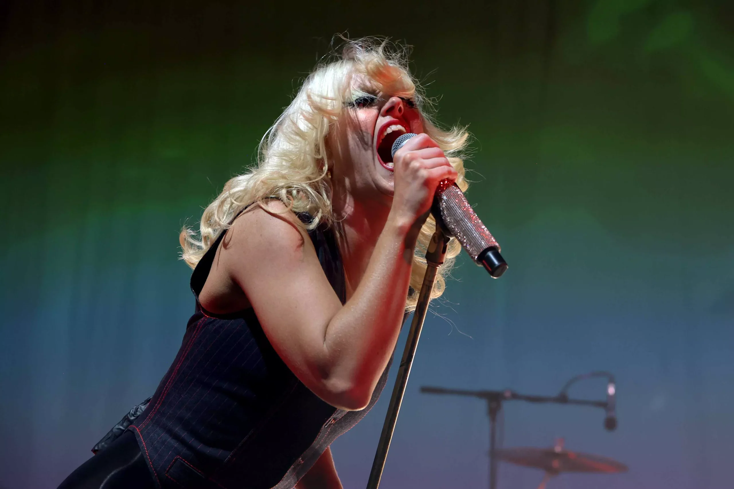 Amyl and The Sniffers performing on tour